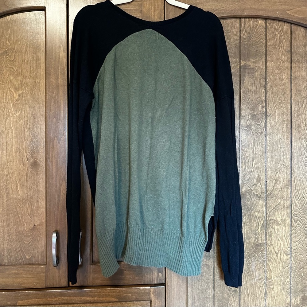 Yoon color block high low v neck tunic sweater - Picture 2 of 4